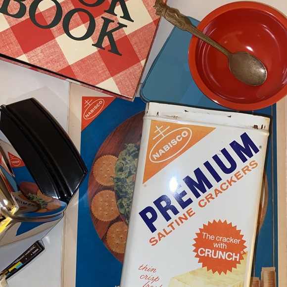 RARE Vintage Collectible 1969 NABISCO Premium Saltine Crackers Storage Tin - Picture 11 of 12